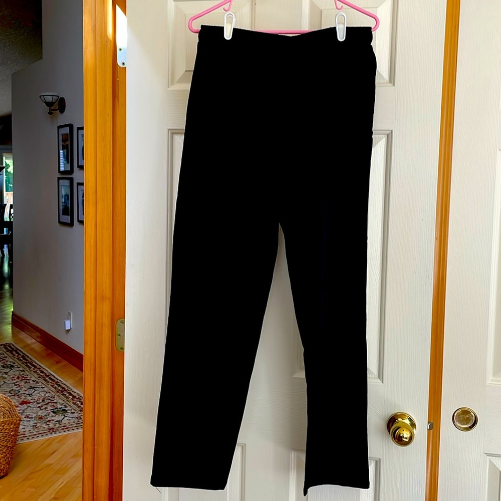 Black cropped linen pant. SZ L NWT